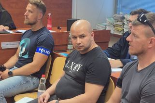Pozdravil seniora na zastávce v Ústí, podřízl mu krk a odešel. Míval jsem halucinace, líčil u soudu - Novinky